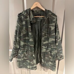 Camo light weather jacket size 1x